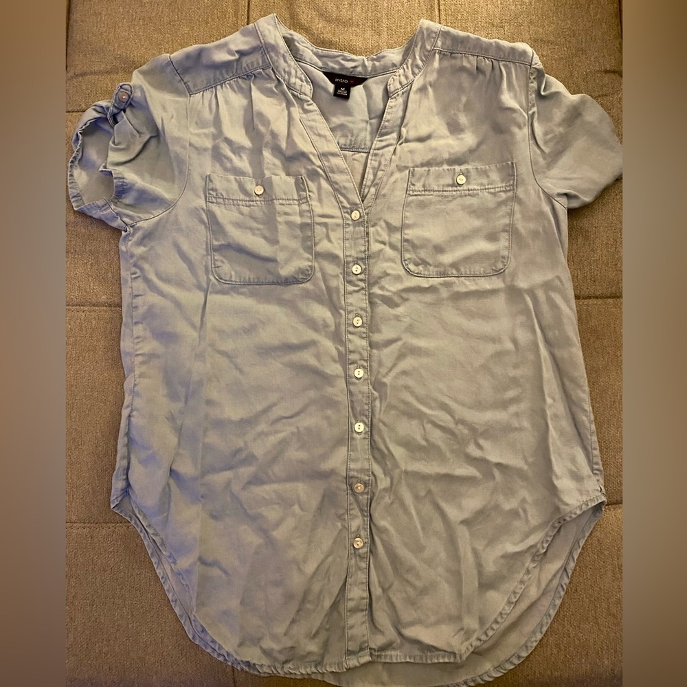Intro. light chambray button-up top. Sized medium. - Picture 3 of 3